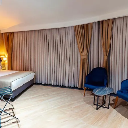 Westdoor Hotel