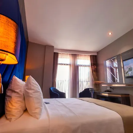 Westdoor Hotel 4*