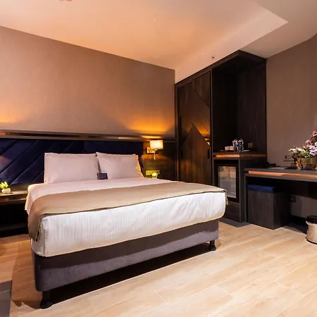 Westdoor Hotel