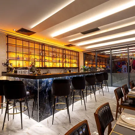 Hotel Westdoor 4*