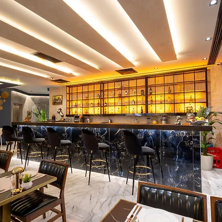 Hotel Westdoor 4*