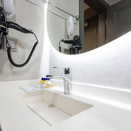 Hotel Westdoor 4*