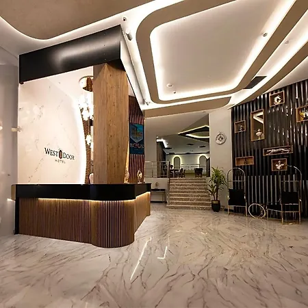 Hotel Westdoor 4*
