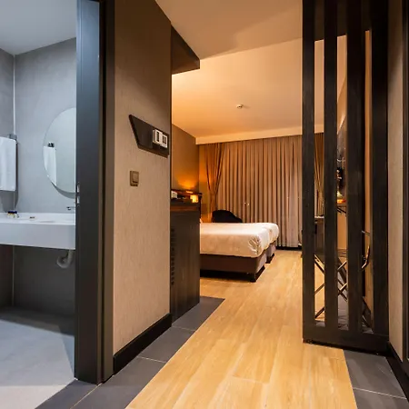 Westdoor Hotel 4*